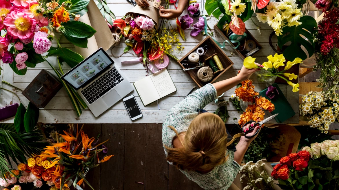 Tendencias en arreglos florales 2025: estilos, colores y combinaciones que están en alza