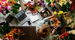 Tendencias en arreglos florales 2025: estilos, colores y combinaciones que están en alza