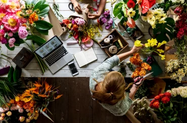 Tendencias en arreglos florales 2025: estilos, colores y combinaciones que están en alza