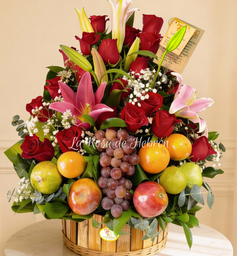 Canasta de Rosas y Frutas Elegancia Gourmet
