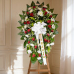 Corona Fúnebre Rosas Homenaje Celestial